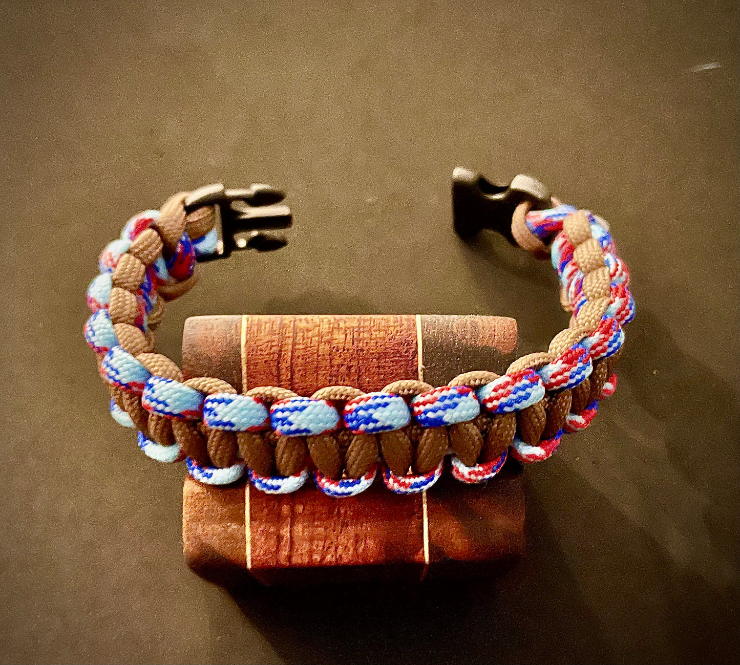 Paracord bracelet