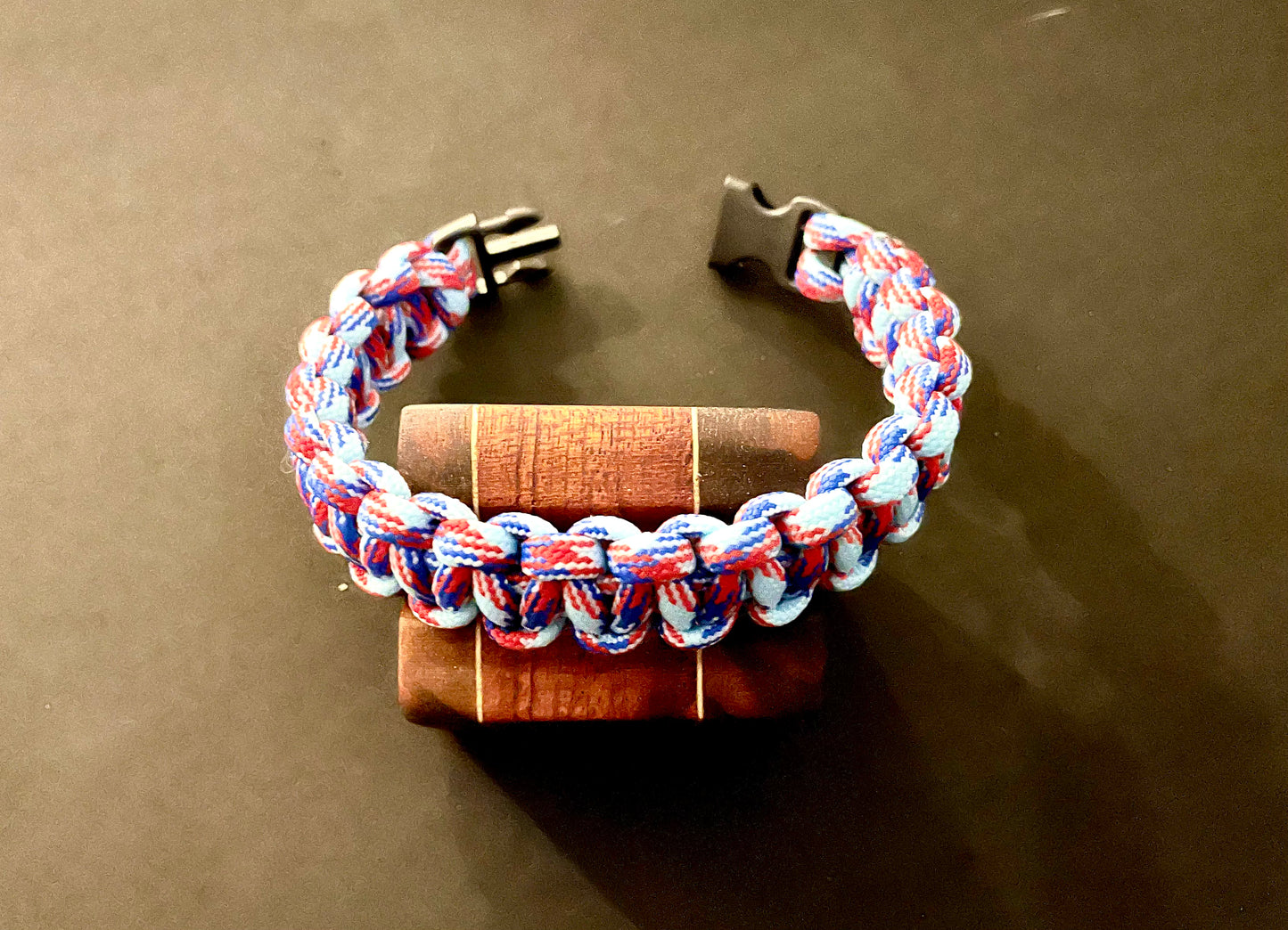 Paracord bracelet